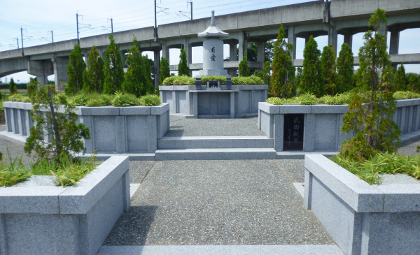 長岡やすらぎ霊園個別納骨墓の風景